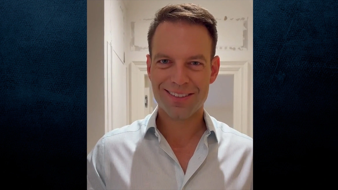 Tο TikTok του Κασσελάκη να φοράει τα παπούτσια του για να πάει να ψηφίσει - «Έφτασε η μέρα»