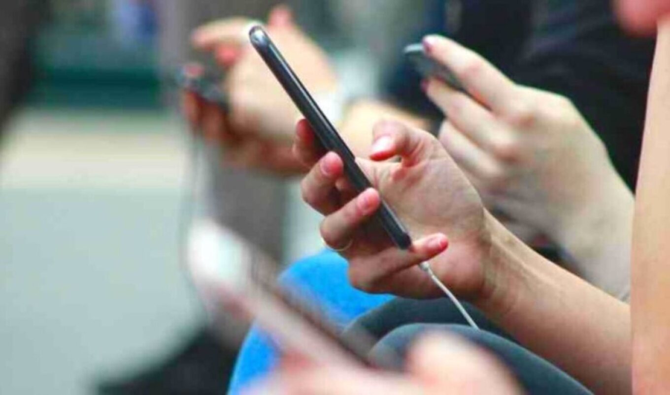 Κύπρος: Το υπουργείο Παιδείας προωθεί την απαγόρευση κινητών στα σχολεία