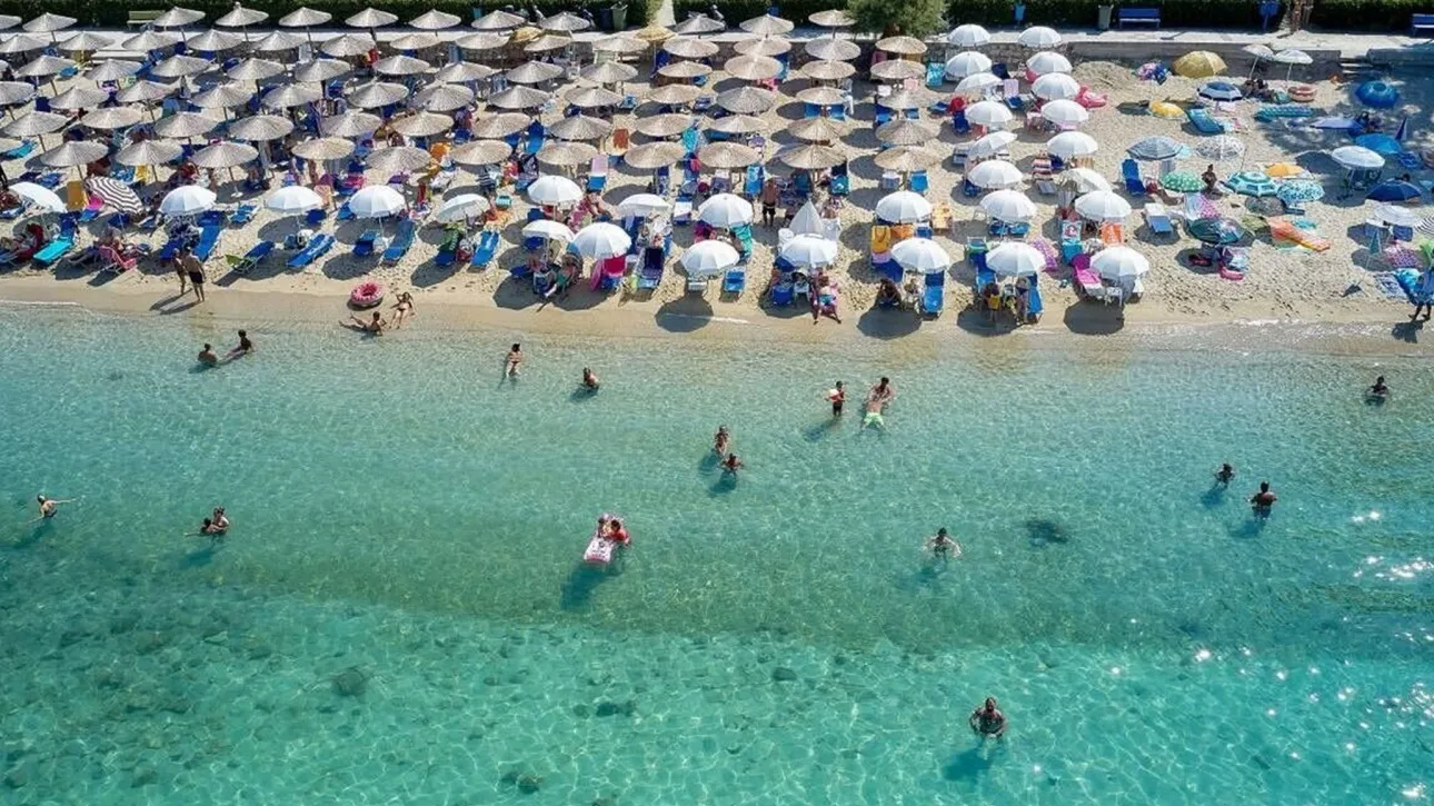 ΑΑΔΕ: Διπλή απόβαση σε παραλίες και τουριστικούς προορισμούς από τους ελεγκτές