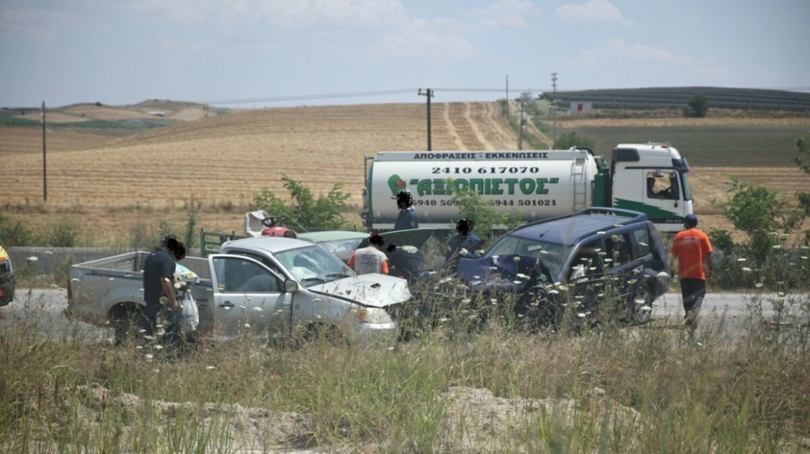 Καραμπόλα τεσσάρων οχημάτων με τρεις τραυματίες