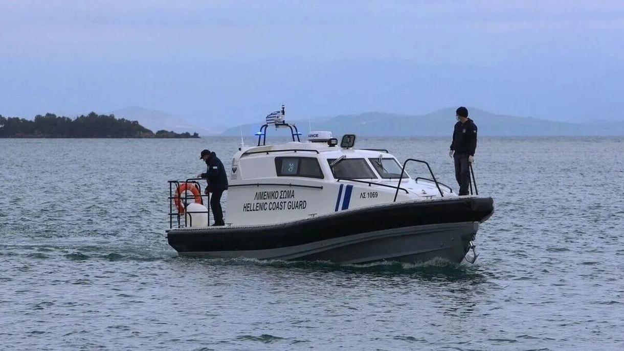 Εντοπίστηκε νεκρή γυναίκα στην θάλασσα – Τα σενάρια που εξετάζονται