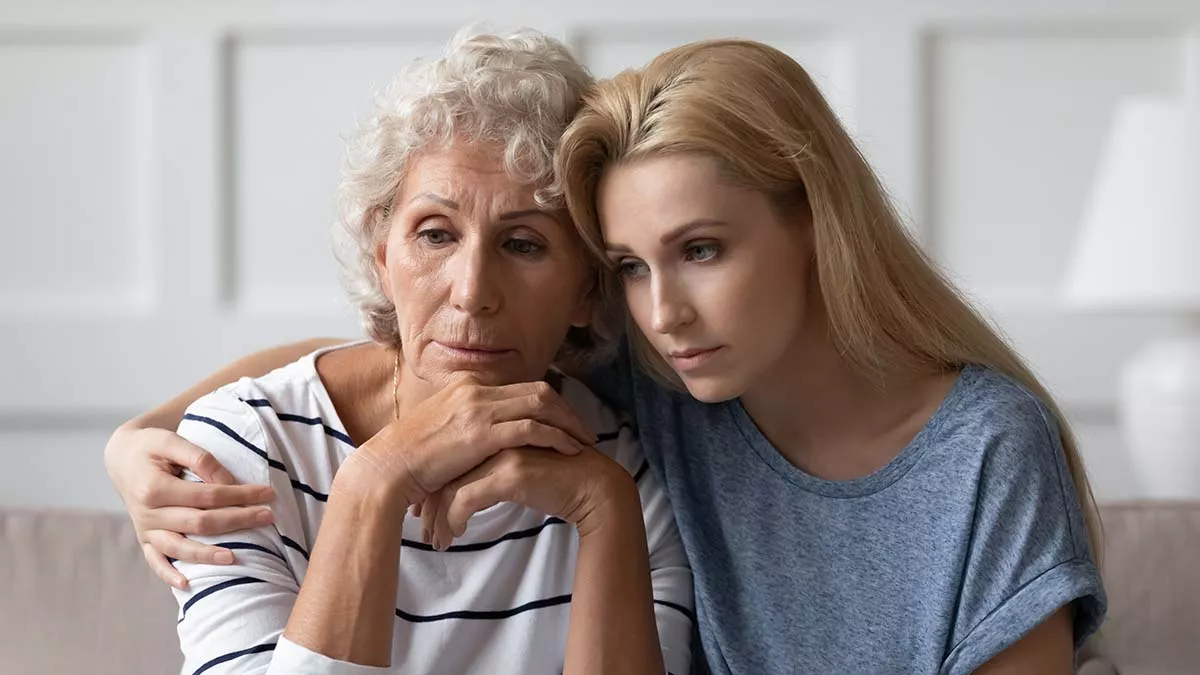 Νόσος Αλτσχάιμερ: Τι συμβαίνει στον εγκέφαλο όταν η μνήμη αρχίζει να χάνεται – Τι παρατηρούν οι οικείοι