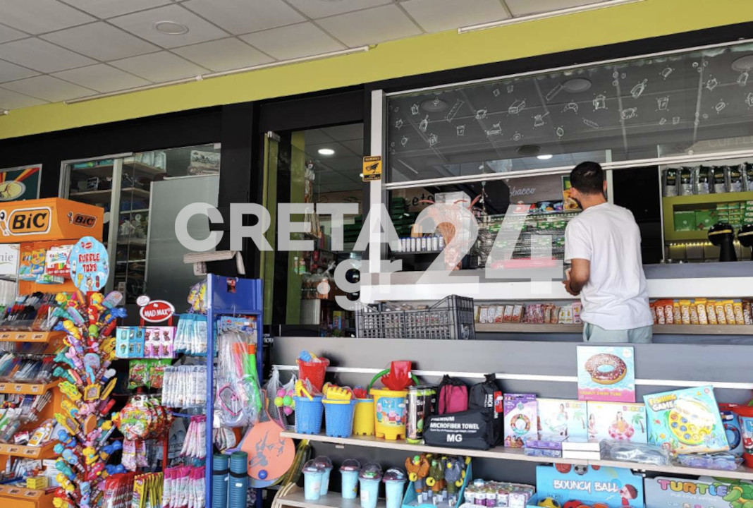 Κρήτη: Ένοπλη ληστεία σε μίνι μάρκετ – Η στιγμή που ο δράστης απειλεί με μαχαίρι την υπάλληλο