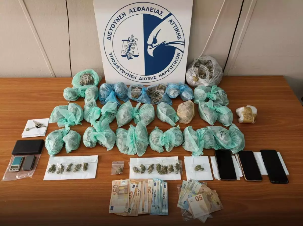 Χειροπέδες σε 4 άτομα για κατοχή και διακίνηση ναρκωτικών