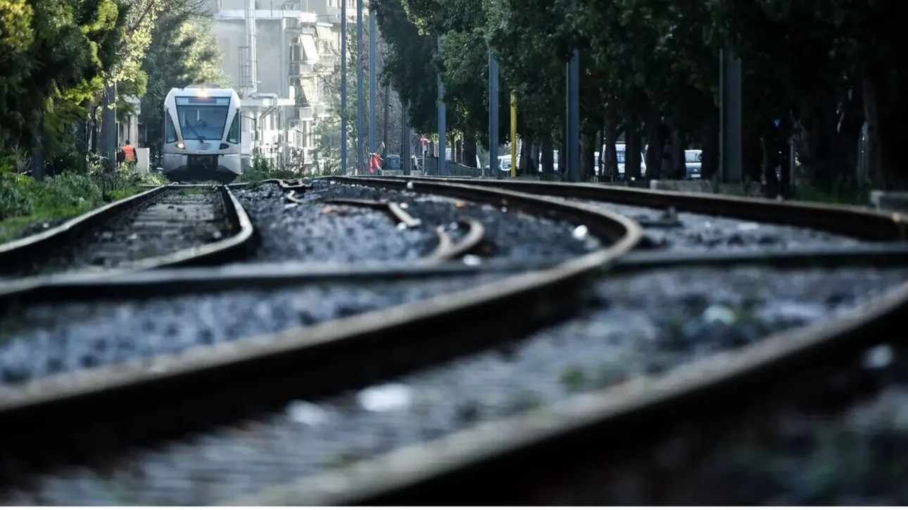 ΡΑΣ: Ευθύνες του μηχανοδηγού για το συμβάν της 23ης Δεκεμβρίου – «Παραβίασε τον ερυθρό σηματοδότη»