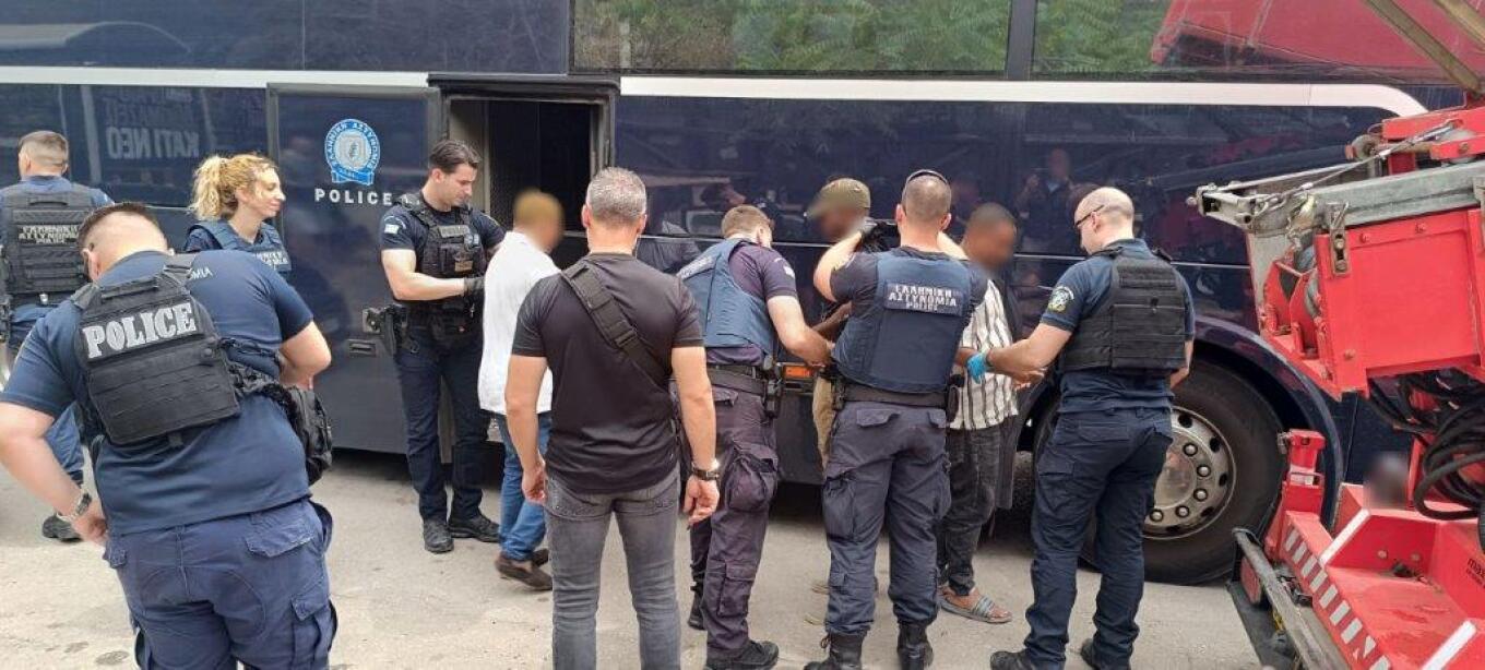 40 συλλήψεις για ναρκωτικά και έγγραφα παραμονής σε ειδική αστυνομική επιχείρηση