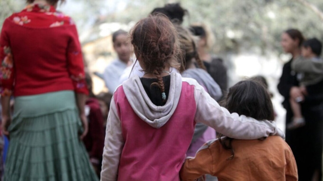 Γιαγιά 15χρονης τσιγγάνας κατήγγειλε τους παππούδες του ανήλικου φίλου της για αρπαγή