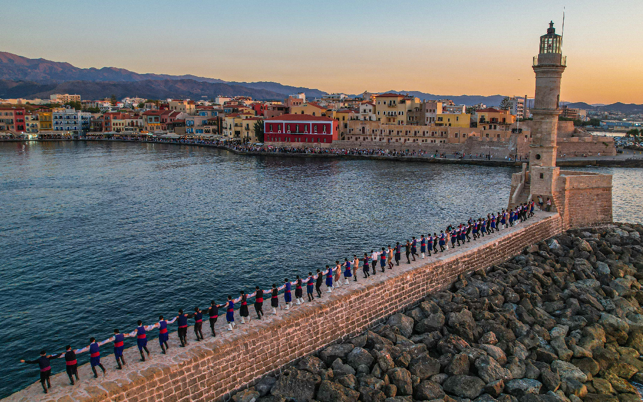 Φαντασμαγορική έναρξη για τον τρίτο χρόνο Παραδοσιακής Στράτας του Δήμου Χανίων