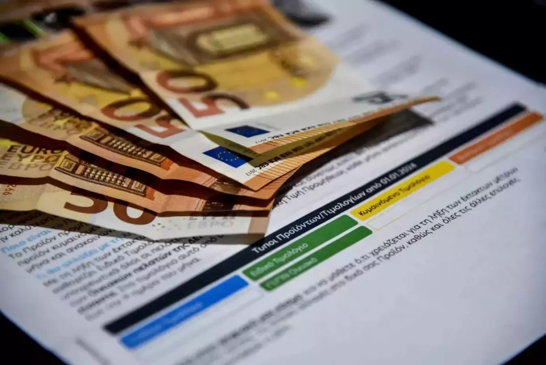 Τιμές ρεύματος: Γιατί συμφέρει το μπλε τιμολόγιο και τι εμποδίζει τους καταναλωτές να το επιλέξουν