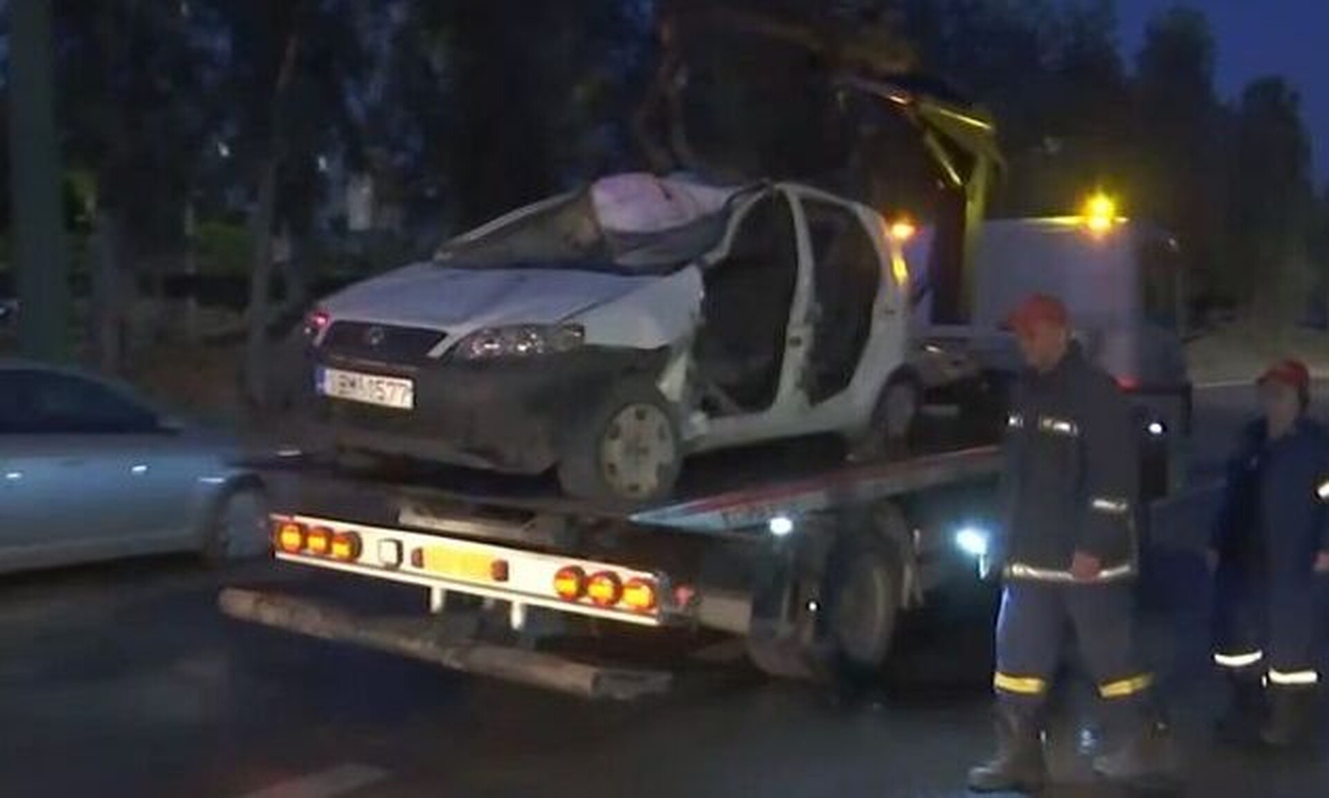 Αυτοκίνητο προσέκρουσε σε νησίδα και ανετράπη - Στο νοσοκομείο δύο γυναίκες