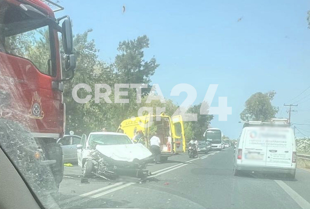 Τροχαίο με τρία οχήματα στον ΒΟΑΚ – Εγκλωβίστηκε μια γυναίκα