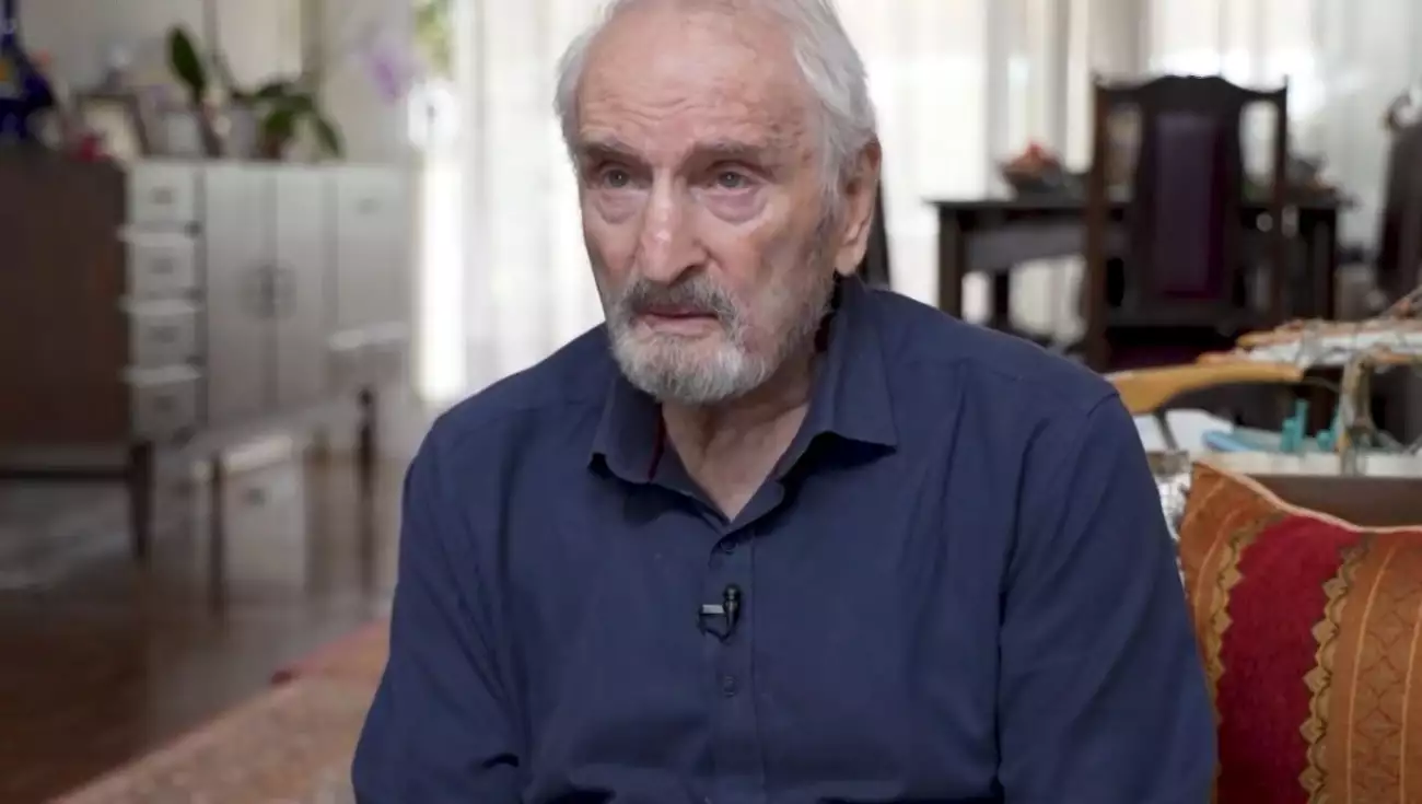 Νικήτας Τσακίρογλου: Το θέατρο είναι μια μοναστική δουλειά, το καμαρίνι μας είναι το κελί μας