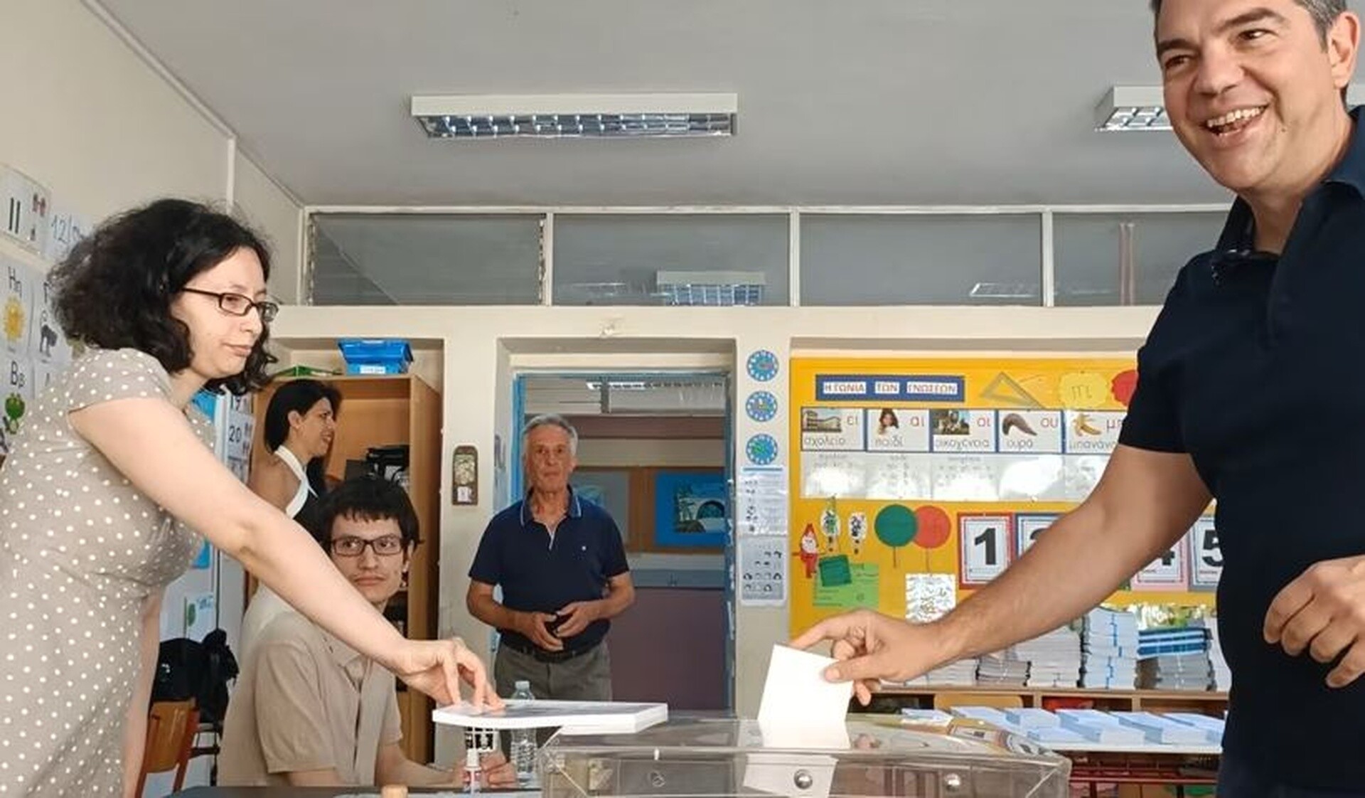 Ψήφισε ο Αλέξης Τσίπρας - Σχολίασε την περιορισμένη παρουσία των ψηφοφόρων