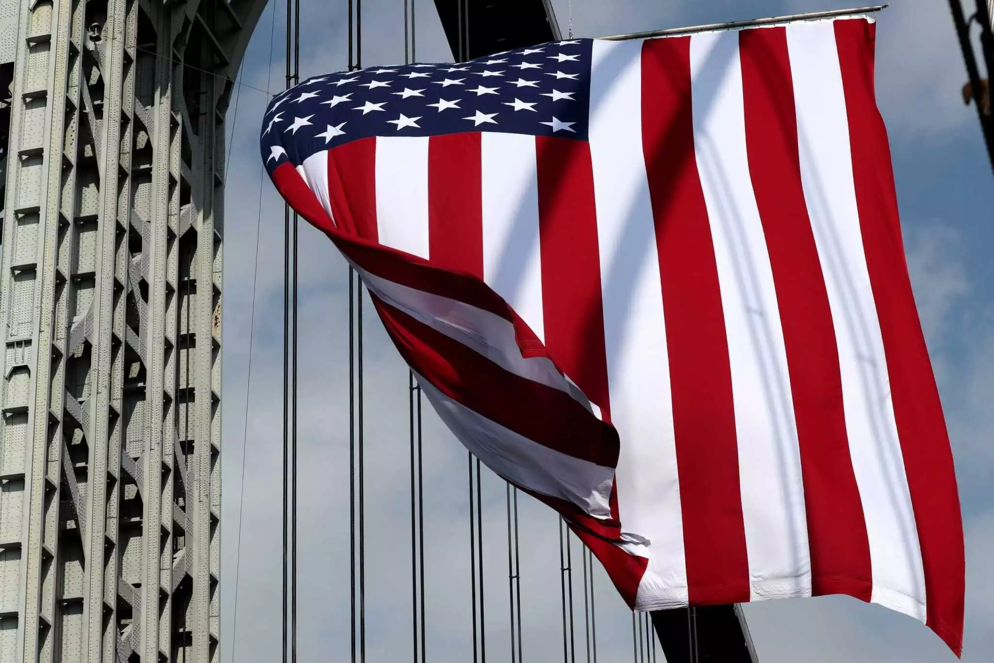 ΗΠΑ: «Έκρηξη» νέων θέσεων εργασίας τον Μάιο – «Απομακρύνεται» το ενδεχόμενο μείωσης επιτοκίων της Fed τον Ιούλιο