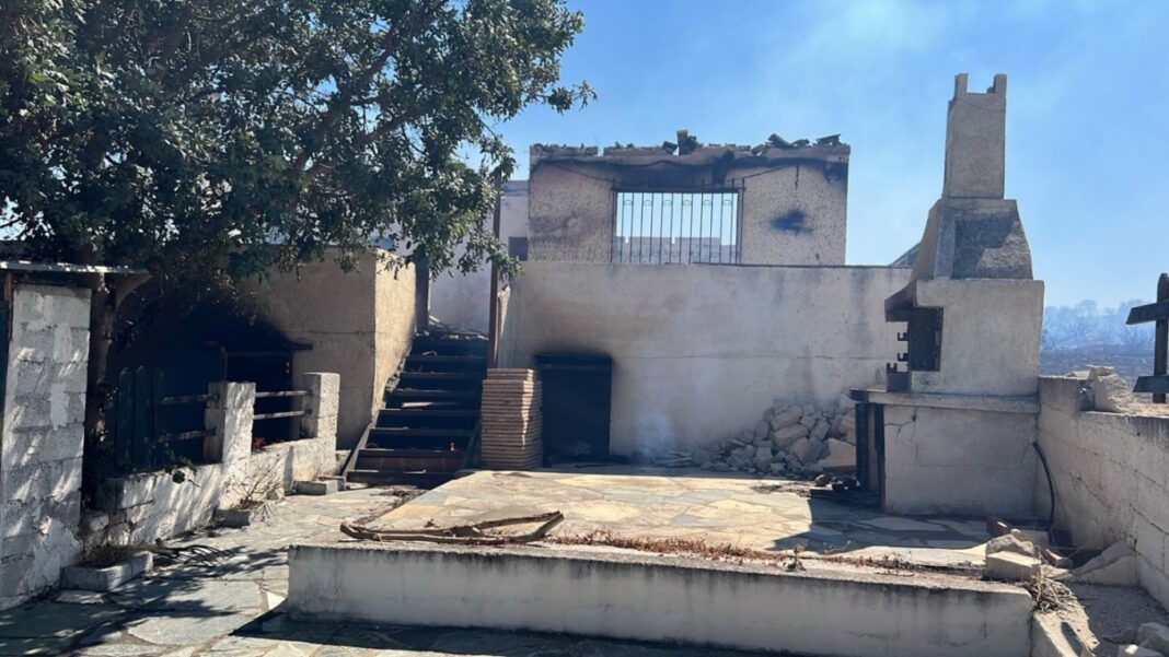 Φωτιά στη Βάρης - Κορωπίου: Ιδιοκτήτης κτήματος δεξιώσεων έσωσε μόνος του την επιχείρηση από τις φλόγες