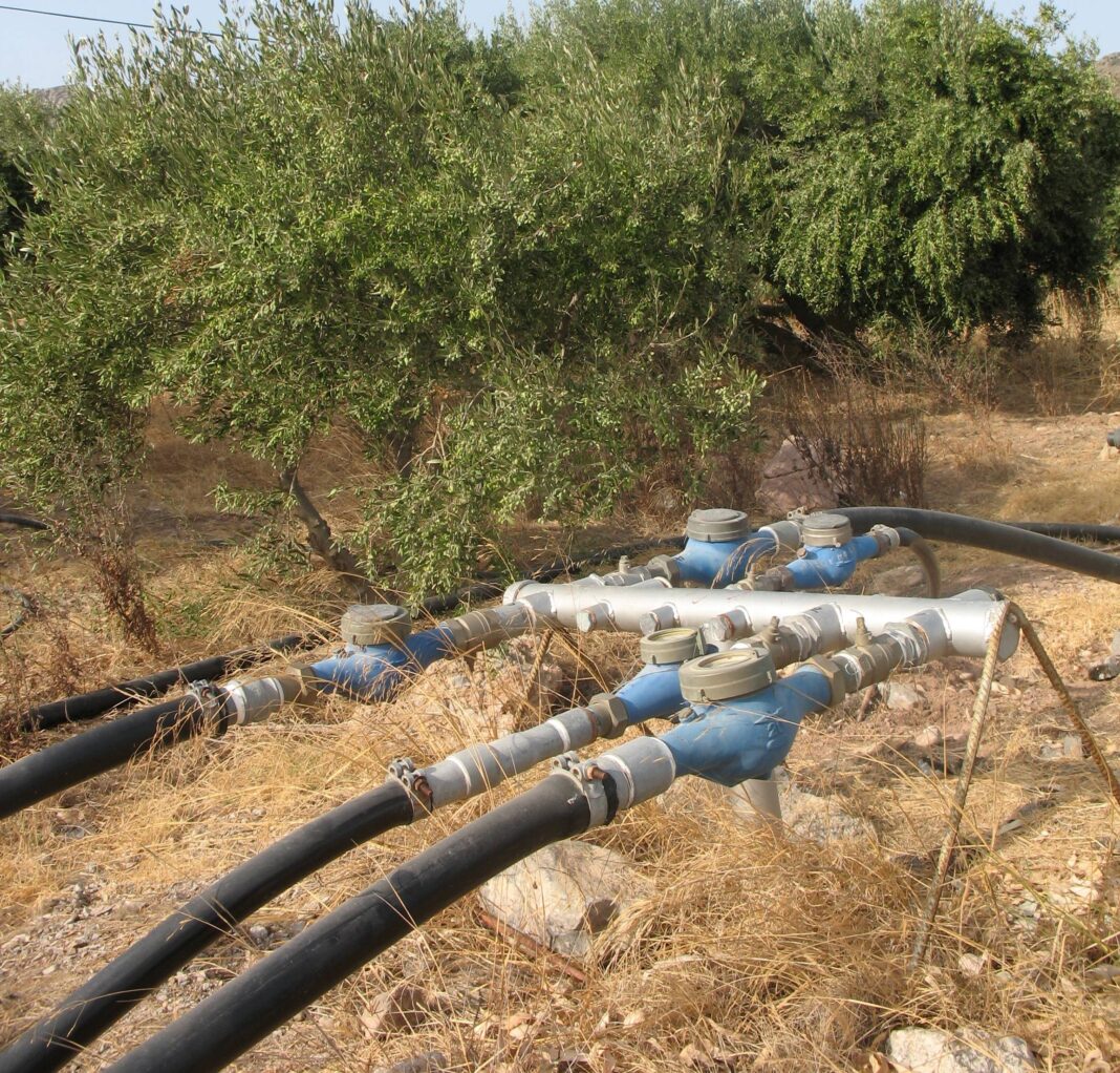 Με συγκεκριμένο πρόγραμμα η παροχή νερού άρδευσης στην περιοχή των Καλεσών