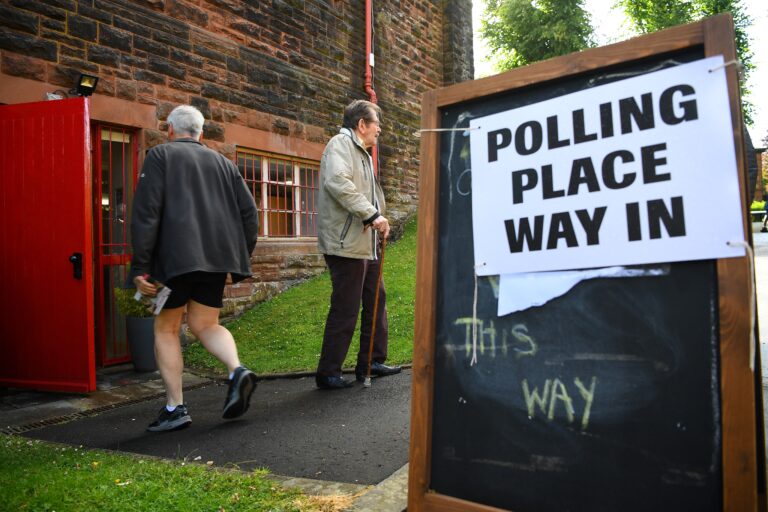 Βρετανία: Στις κάλπες 46 εκατομμύρια ψηφοφόροι – Έτοιμοι για επιστροφή στην εξουσία οι Εργατικοί