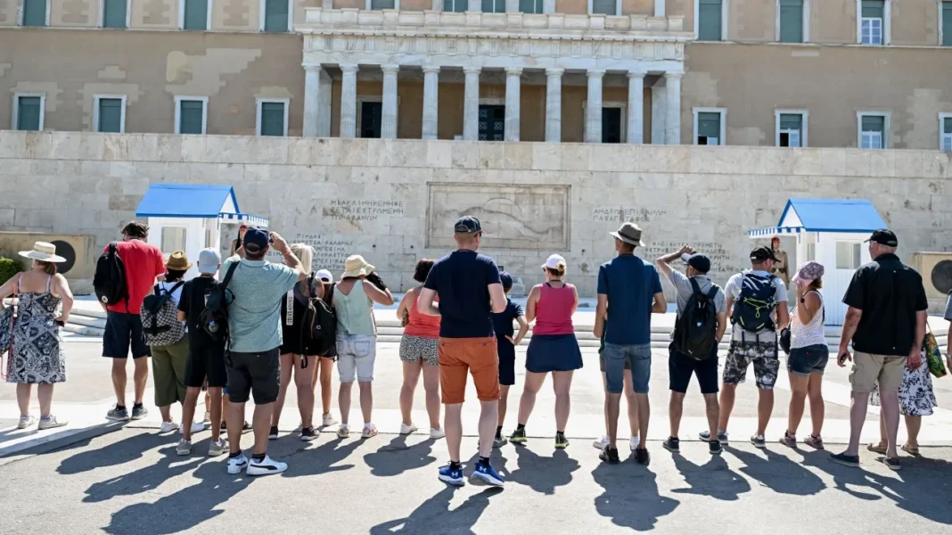 Απεργούν οι ξεναγοί – Τι ζητούν από το υπουργείο Τουρισμού