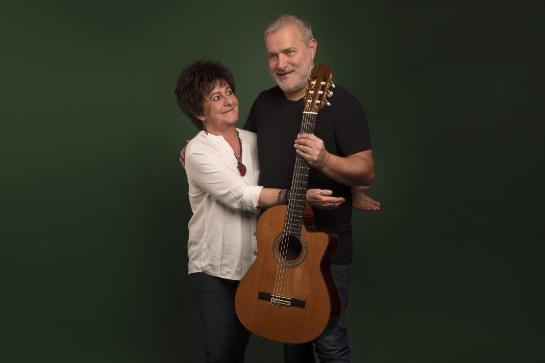 Ο Παναγιώτης Μάργαρης και η Φωτεινή Βελεσιώτου στην Κρήτη: «Όταν η κλασική κιθάρα συναντά τη λαϊκή ποίηση»