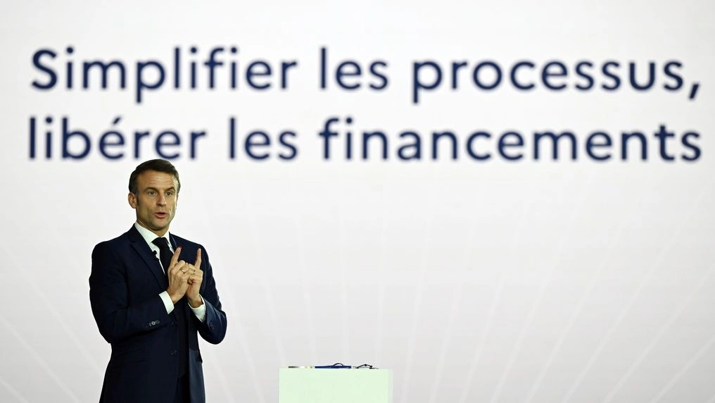Εντείνονται τα παζάρια για νέα κυβέρνηση στη Γαλλία – Τι φοβούνται οικονομικοί αναλυτές και αγορές