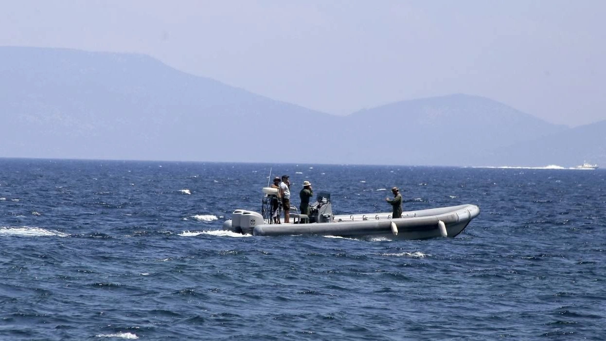 Εντοπίστηκαν από το λιμενικό 66 μετανάστες σε λέμβο