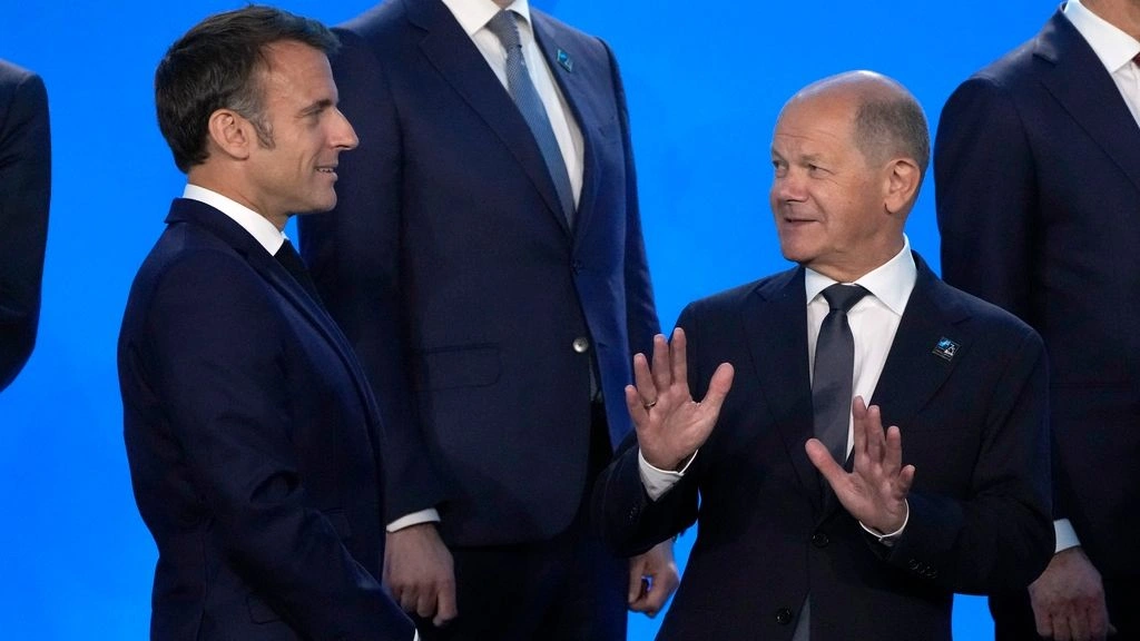 «Όλοι κάνουμε λάθη»: Σολτς και Μακρόν στηρίζουν τον Μπάιντεν μετά τις γκάφες