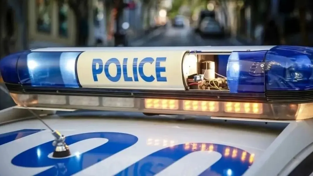 Χειροπέδες σε διακινητή μεταναστών