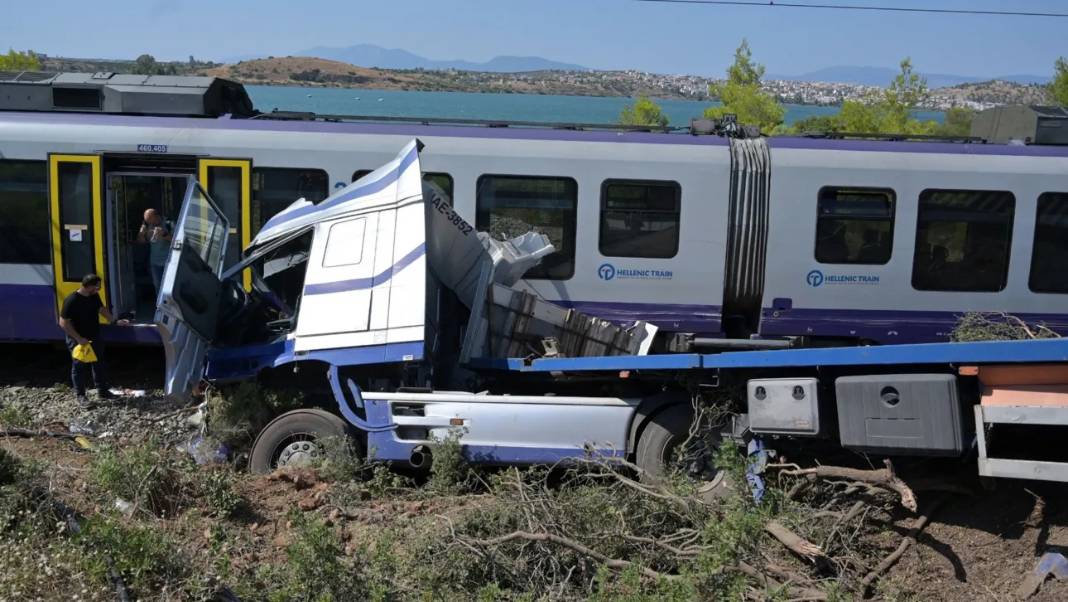 Συνελήφθη ο οδηγός του φορτηγού που συγκρούστηκε με τρένο