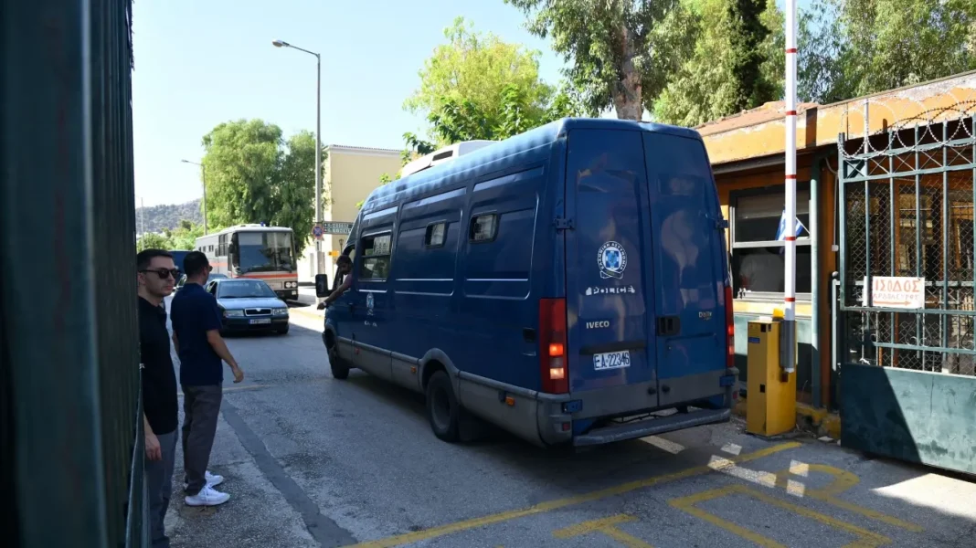 Κύκλωμα εκβιαστών: Άρχισαν οι απολογίες των κατηγορούμενων υπαλλήλων
