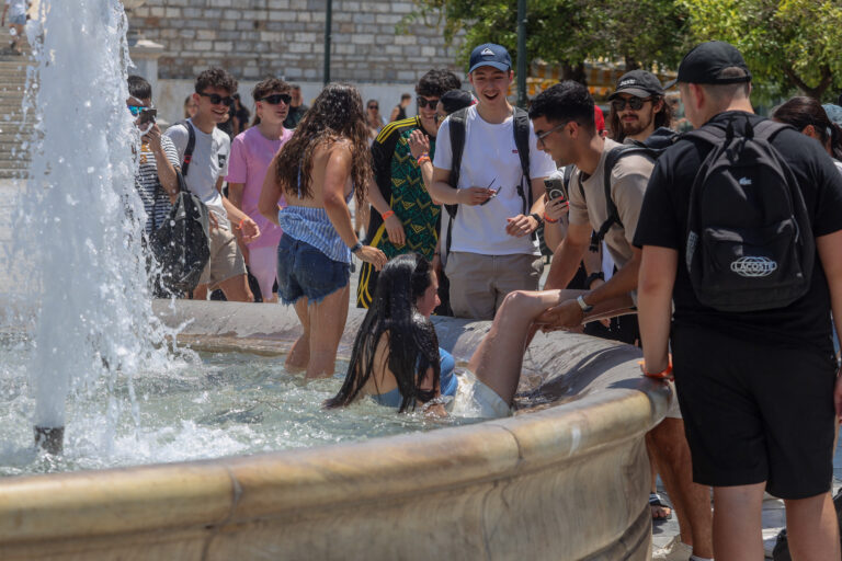 Καμίνι όλη η χώρα – Θερμική δυσφορία στο κέντρο των πόλεων – Έρχεται κορύφωση με 43 και 44 βαθμούς