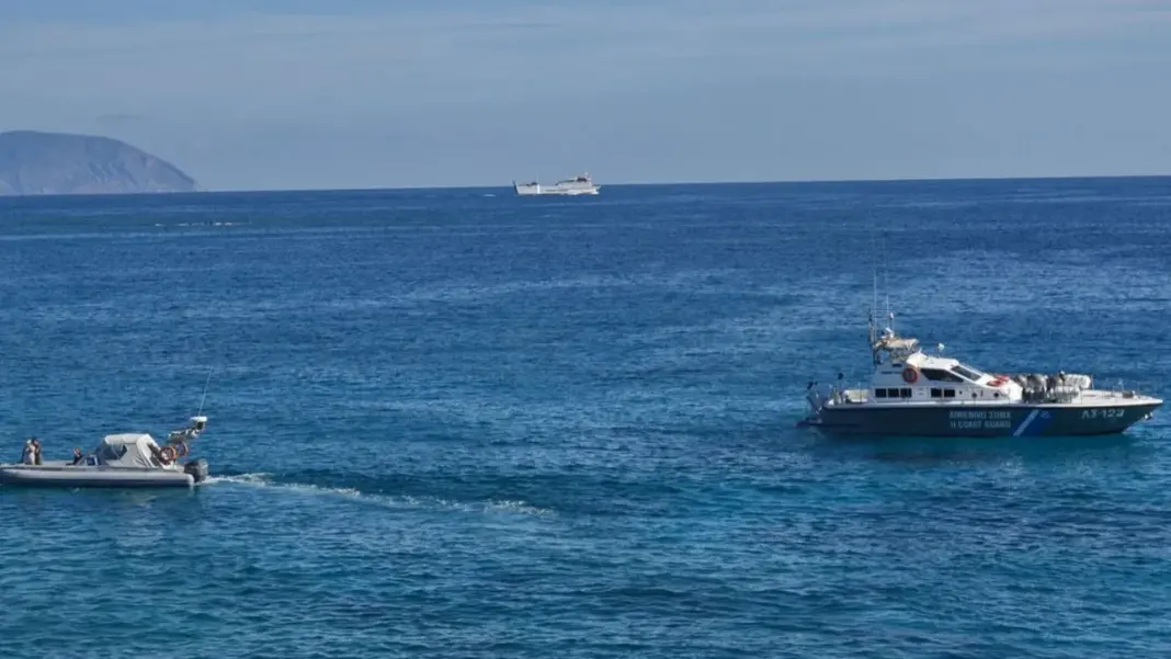 Καταδίωξη ταχύπλοου με μετανάστες – Μία τραυματίας