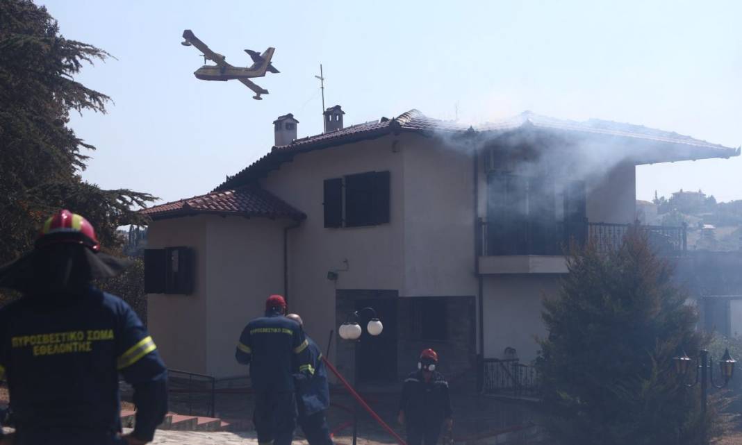 Φωτιές σε Θέρμη και Τζια: Όλα τα νεότερα για τη μάχη με τις φλόγες