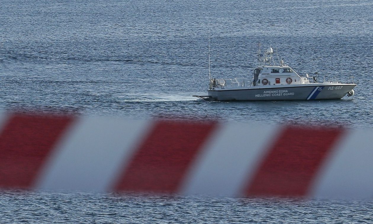 Συναγερμός στο Λιμενικό – Εντοπίστηκαν πυρομαχικά κοντά στην ακτή