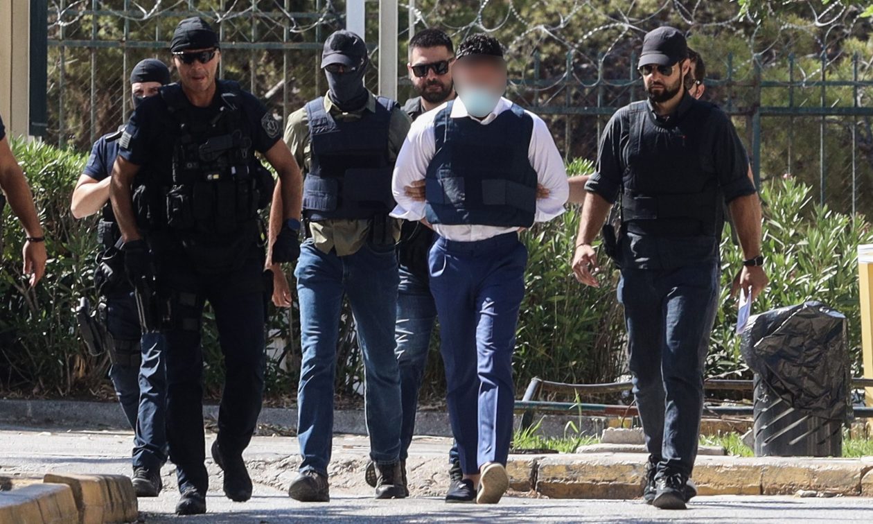 Η ανατρεπτική αποκάλυψη: Η διαμάχη για την έκταση που αγόρασε ο τοπογράφος στη Μύκονο