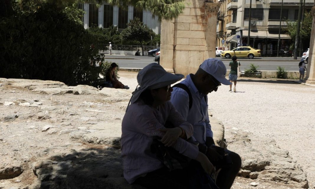 Καύσωνας: Το υπουργείο Υγείας υπενθυμίζει τα μέτρα προφύλαξης από τις υψηλές θερμοκρασίες