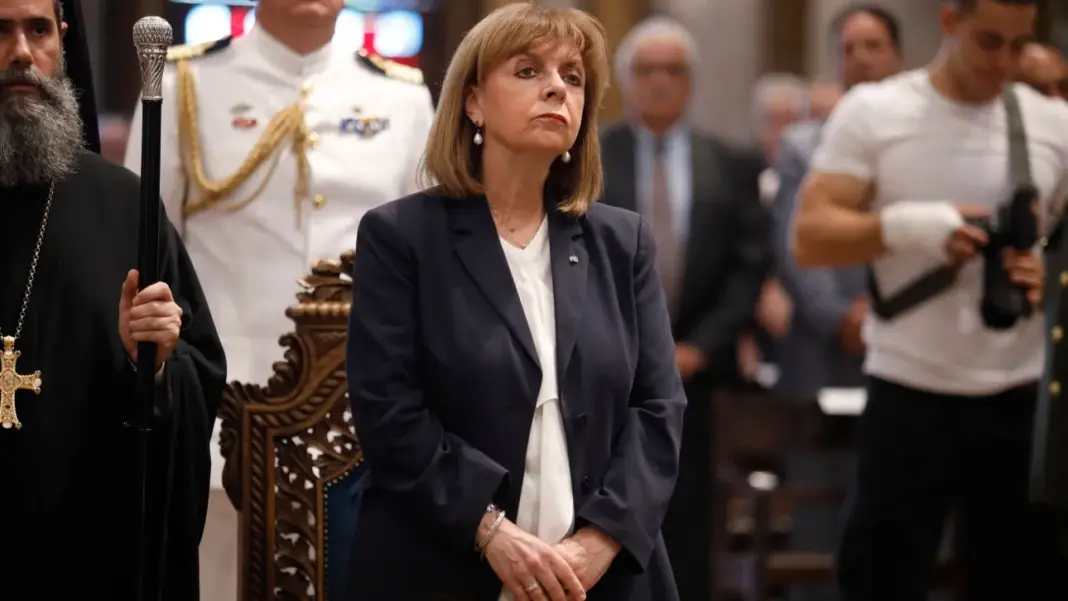 Σακελλαροπούλου: «Δεν ξεχνάμε τους ήρωες, Κυπρίους και Ελλαδίτες, που αντιστάθηκαν στον εισβολέα»