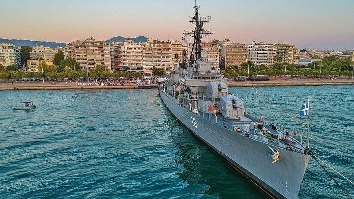 Στον ναύσταθμο Σαλαμίνας για συντήρηση θα μεταφερθεί το αντιτορπιλικό πλοίο «Βέλος»