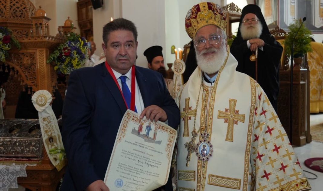 Τιμήθηκε από την Εκκλησία της Κρήτης ο Μιχάλης Καραμαλάκης