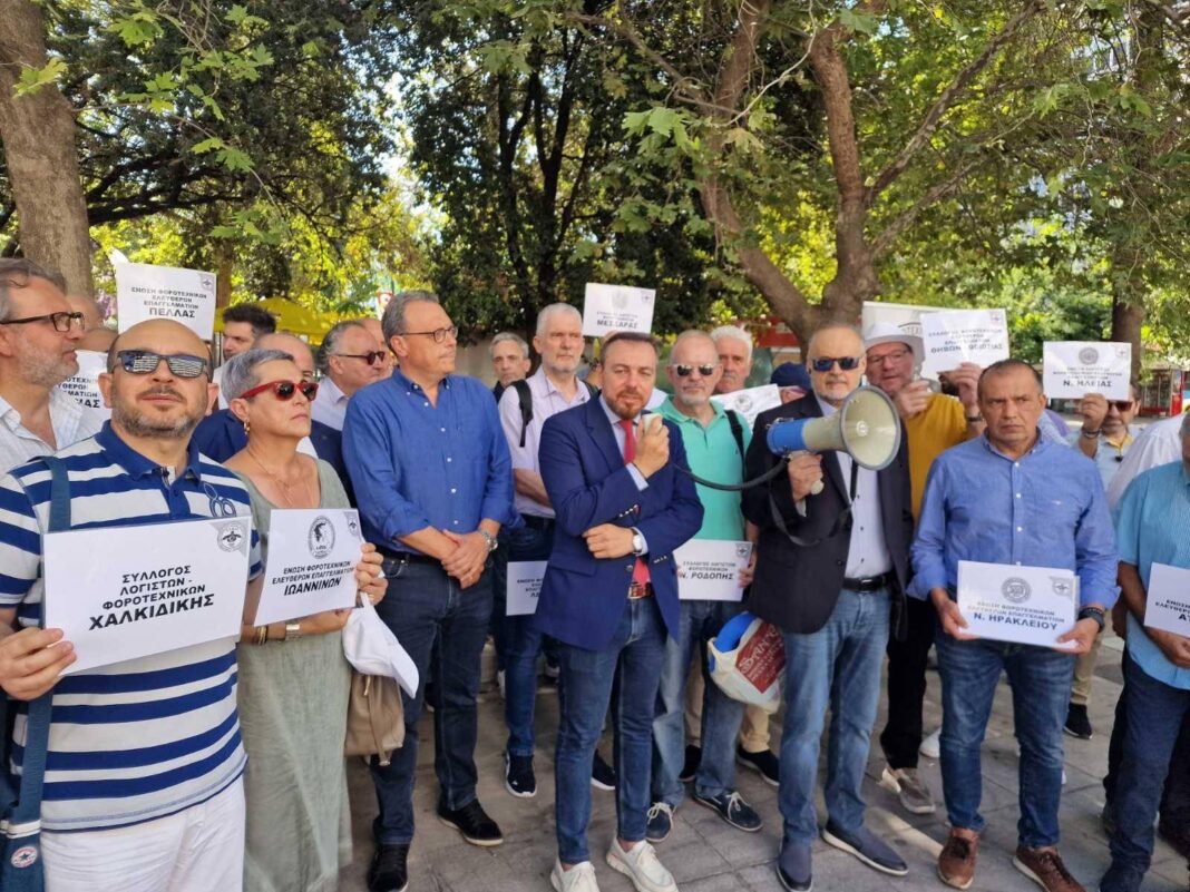 Στο πλευρό της Πανελλήνιας Ομοσπονδίας Φοροτεχνικών-Λογιστών ο Φραγκίσκος Παρασύρης