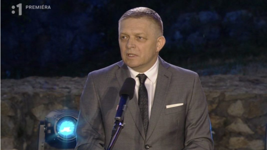 Σλοβακία: Πρώτη δημόσια εμφάνιση για τον πρωθυπουργό Φίτσο μετά την απόπειρα δολοφονίας του τον Μάιο