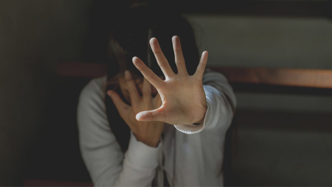 Άγριος ξυλοδαρμός 19χρονης από τον 23χρονο σύντροφό της - Στο νοσοκομείο με σοβαρά τραύματα η γυναίκα