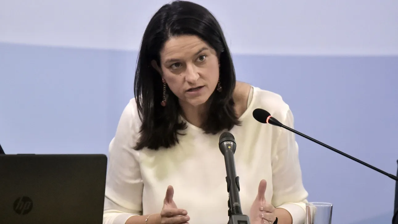 Κεραμέως: Επεκτείνουμε το επίδομα μητρότητας και σε νέες κατηγορίες εργαζόμενων μητέρων