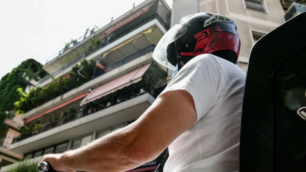 a88891ae-5335093 Μέτρα για εργαζόμενους λόγω καύσωνα – Τι ισχύει για διανομείς και όσους δουλεύουν σε εξωτερικό χώρο