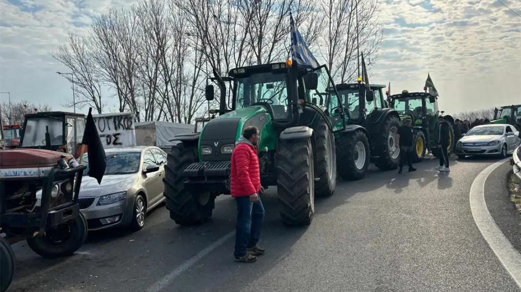 Αγρότες – Θεσσαλία: Βγάζουν τα τρακτέρ τους στους δρόμους μέσα στο καλοκαίρι για τις αποζημιώσεις από τον Daniel