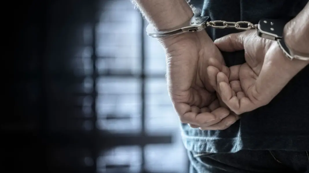 arrest Συνελήφθη 38χρονος για παιδική πορνογραφία – Δικογραφία κατά άλλων δύο ατόμων