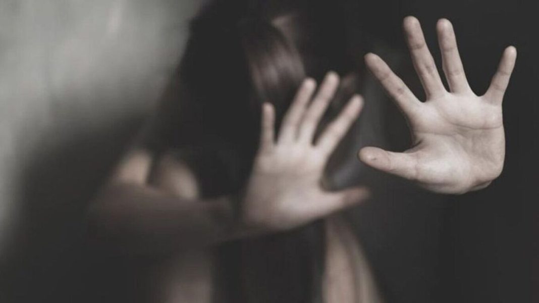 Σε κοινή έξοδο με τους συντρόφους τους η σεξουαλική επίθεση της 35χρονης Βρετανίδας στην 20χρονη ομοεθνή της