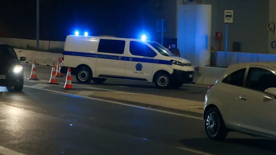 Τροχαίο: Βίντεο καταγράφει οδηγό να χάνει τον έλεγχο και να καταλήγει σε νησίδα