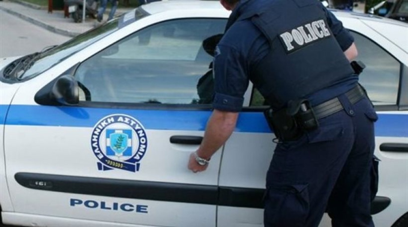 Αλλοδαπός έκλεψε δυο αυτοκίνητα του ίδιου ιδιοκτήτη