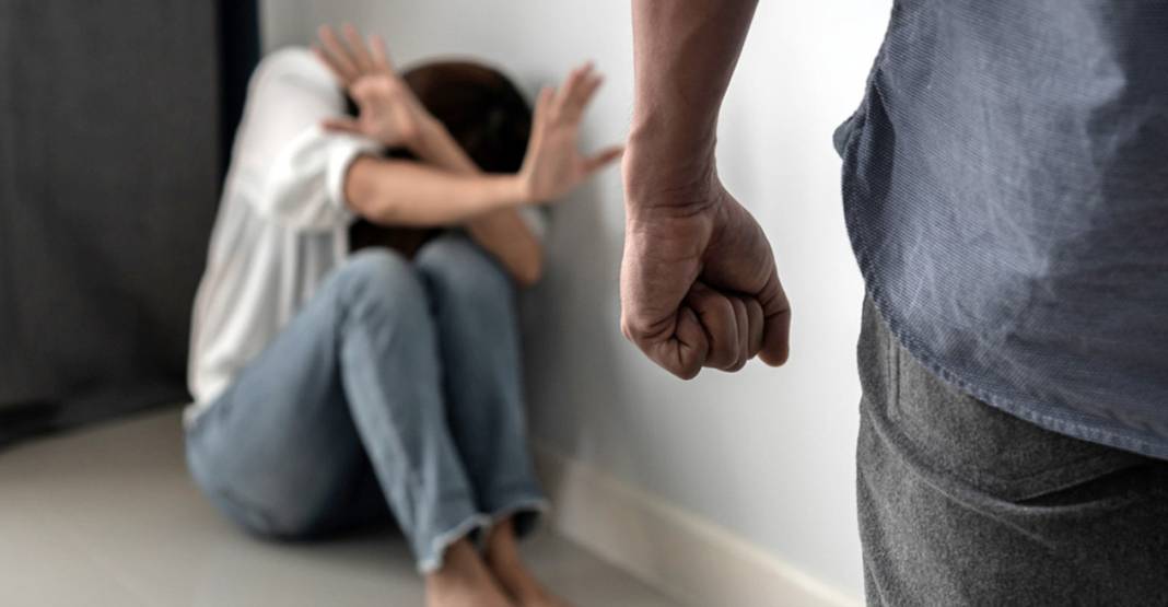 Ξυλοκόπησε άγρια τη σύντροφό του επειδή... δεν του άρεσε το φαγητό που μαγείρεψε