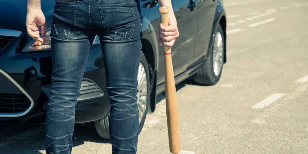 Ομάδα 10 ατόμων με σιδηρολοστούς και ρόπαλα έστειλαν στο νοσοκομείο δύο ανήλικους -Οπαδικά τα κίνητρα